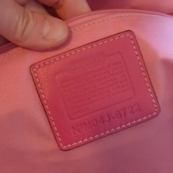 🩷Coach Y2k Pink Optic Shoulder Bag 🩷💕 - Picture 17 of 17